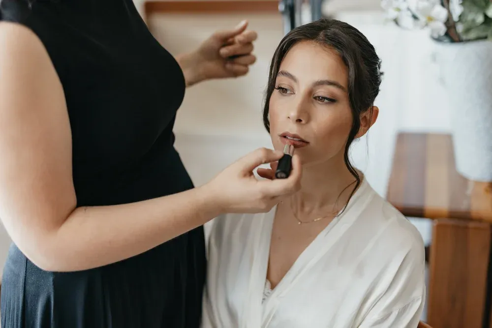 Elena Cammarano doing a bride's makeup